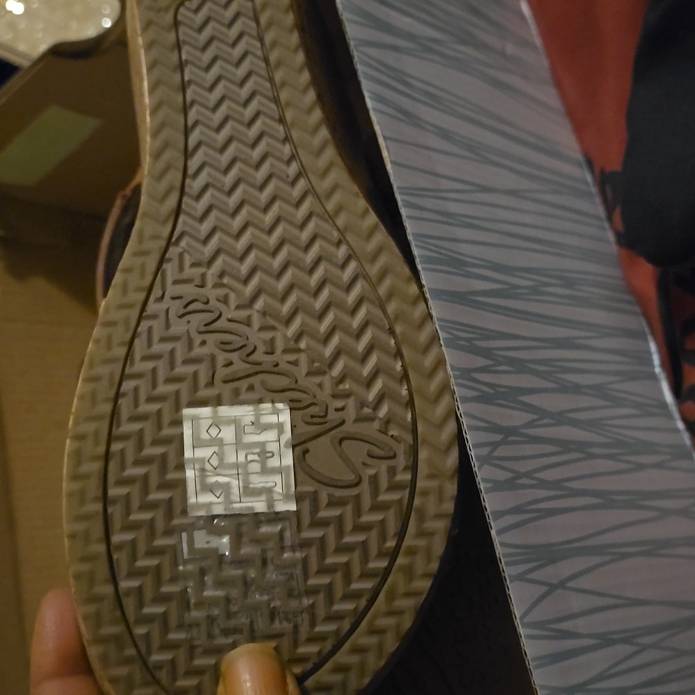 Shoes - Picture 2 of 4